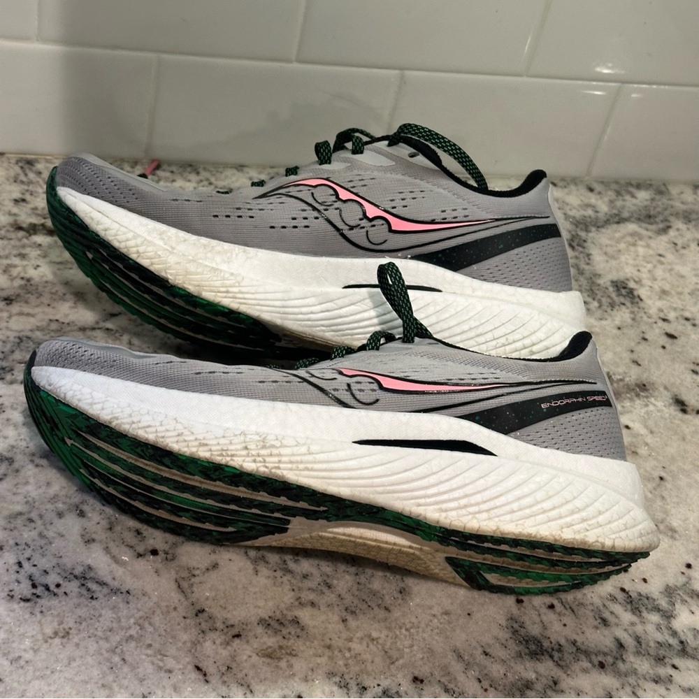 Saucony Endorphin‎ Speed 3 Shoes Womens Size 10.5 Gray Pink Running Trainers - Picture 4 of 10